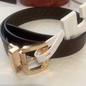 Michael kors twist reversible belt.